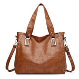 Natálie | Hladká crossbody kabelka s priestranným tvarom