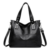 Natálie | Hladká crossbody kabelka s priestranným tvarom