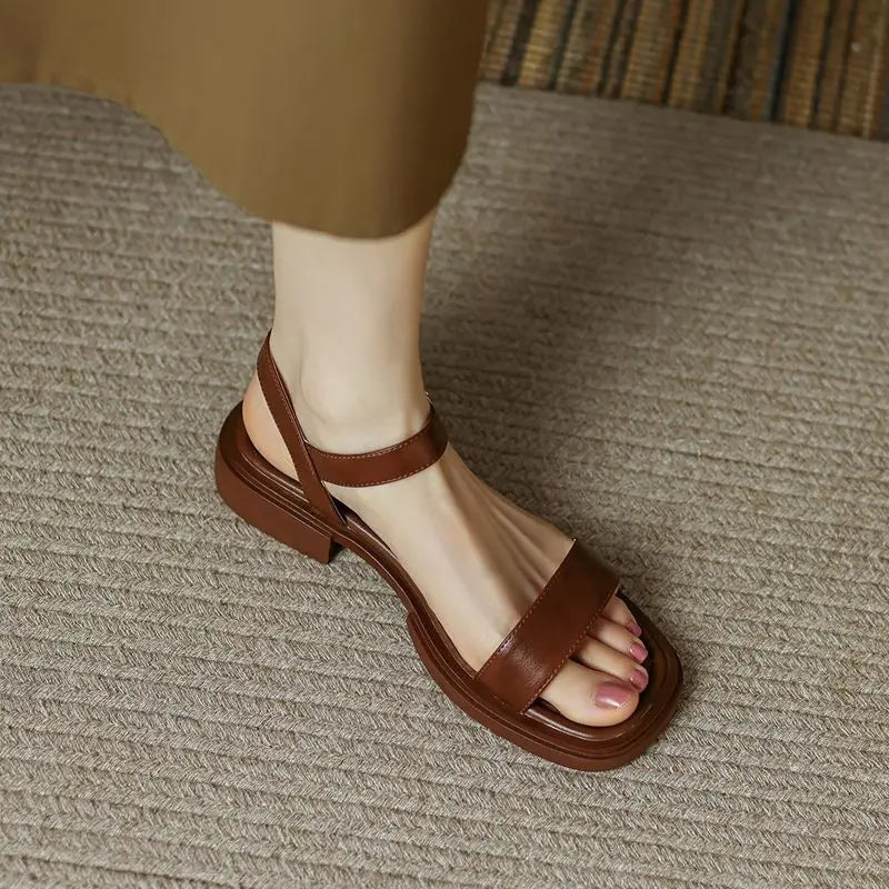 Lea | Dámské elegantní kožené sandály na nízkém podpatku