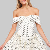 Lucie | Šarmantní mini šaty s puntíky a off-shoulder designem