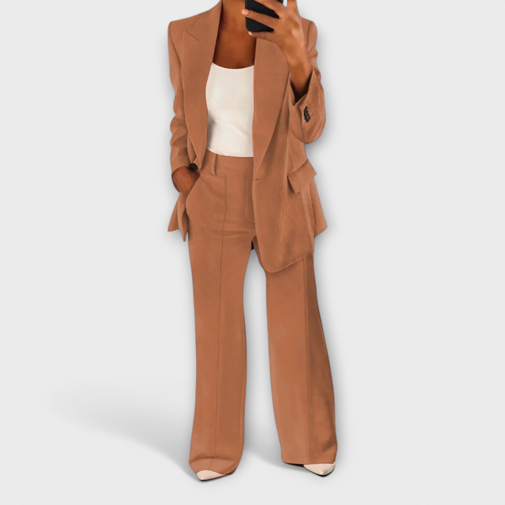 Šárka | Nadčasový kostýmek pro nekompromisní eleganci a celodenní komfort